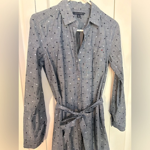 ✨NWT | Tommy Hilfiger | Buttoned up denim polka dots belted dress - Picture 3 of 11